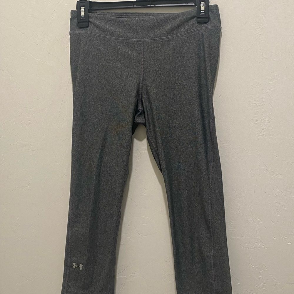 Under Armour womens compression crop leggings, medium, EUC, gray